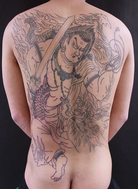 背中,不動明王,スジ彫りタトゥー/刺青デザイン画像