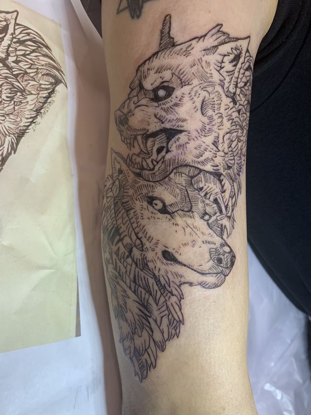 腕,狼,スジ彫りタトゥー/刺青デザイン画像