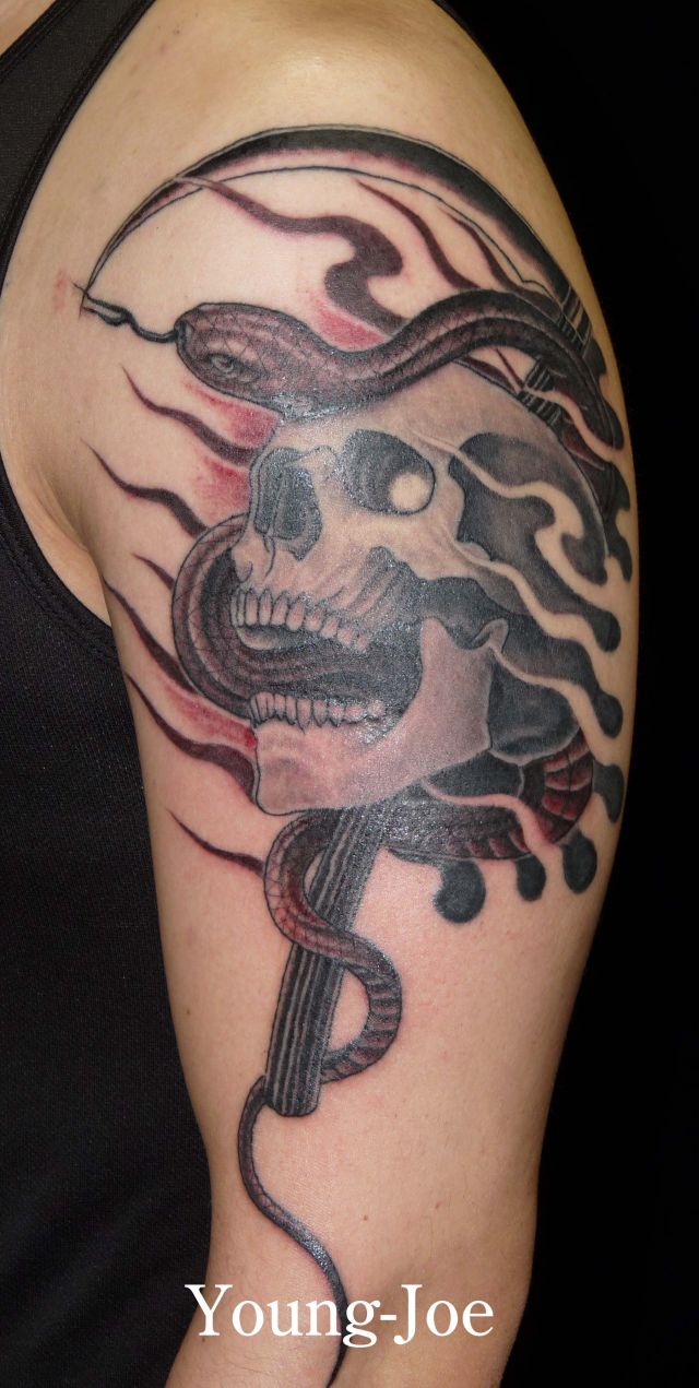 腕,蛇,死神,ブラック＆グレイタトゥー/刺青デザイン画像