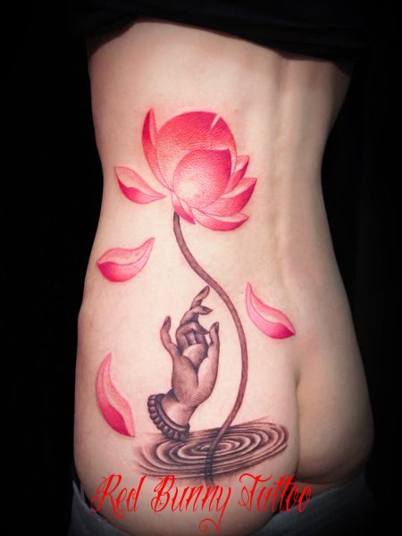 背中,腰,女性,蓮,花,カラータトゥー/刺青デザイン画像