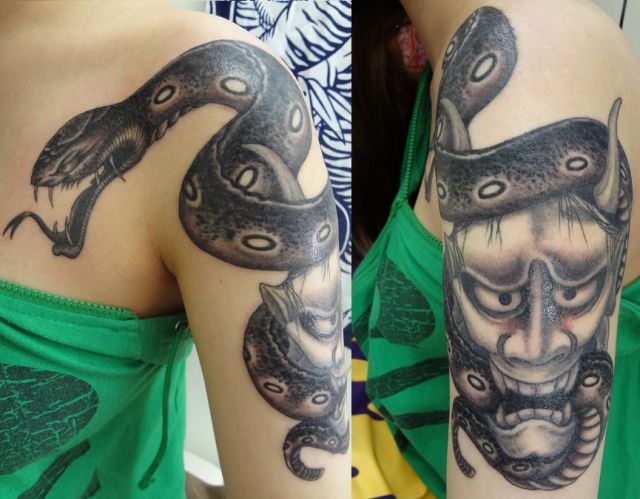 女性,蛇,烏彫りタトゥー/刺青デザイン画像