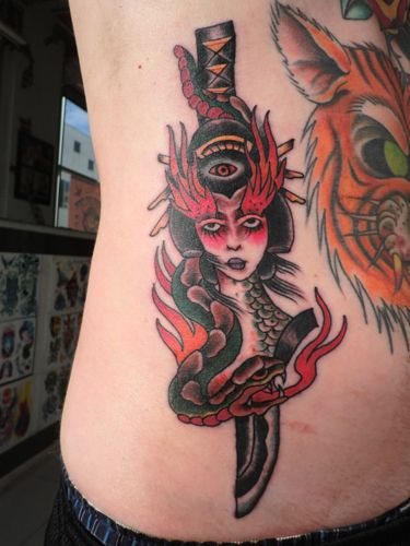脇腹,蛇,人物,刀タトゥー/刺青デザイン画像