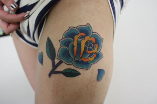 女性,足,薔薇,花タトゥー/刺青デザイン画像
