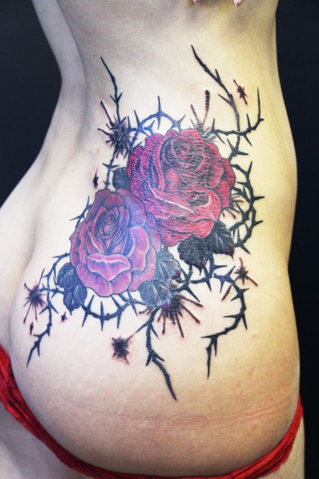 腰,薔薇,カラータトゥー/刺青デザイン画像
