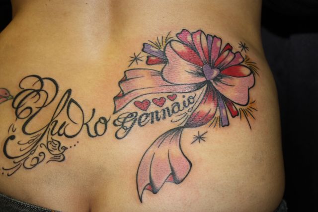 腰,女性,文字,リボン,カラータトゥー/刺青デザイン画像