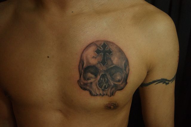 胸,男性,骸骨,スカル,ドクロ,ブラック＆グレイ,ブラック＆グレータトゥー/刺青デザイン画像