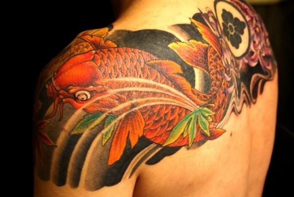背中,腕,蝶,紅葉,家紋タトゥー/刺青デザイン画像