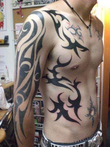 腕,胸,脇,トライバルタトゥー/刺青デザイン画像