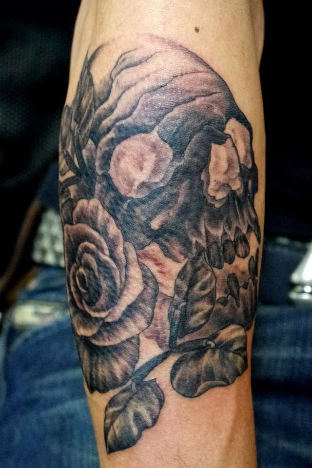 薔薇,スカル,腕タトゥー/刺青デザイン画像