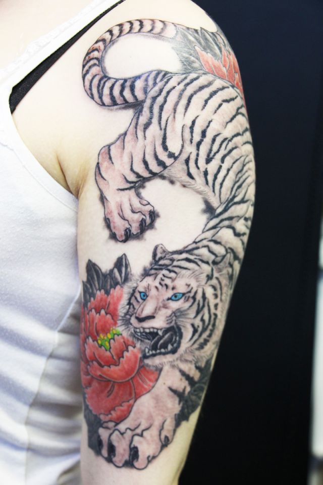 腕,牡丹,虎,カラータトゥー/刺青デザイン画像