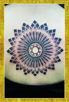 ワンポイント,背中,女性タトゥー/刺青デザイン画像