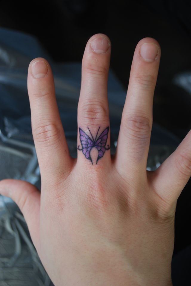 指,蝶,バタフライ,カラータトゥー/刺青デザイン画像