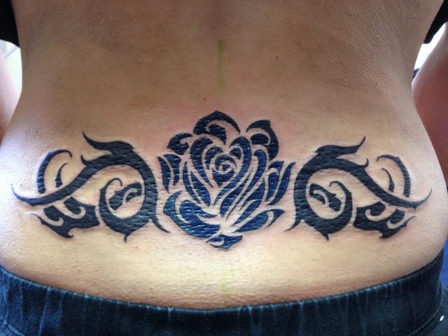 腰,薔薇,カラー,青タトゥー/刺青デザイン画像