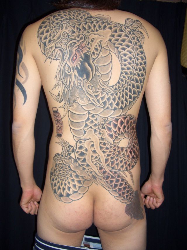 背中,烏彫りタトゥー/刺青デザイン画像