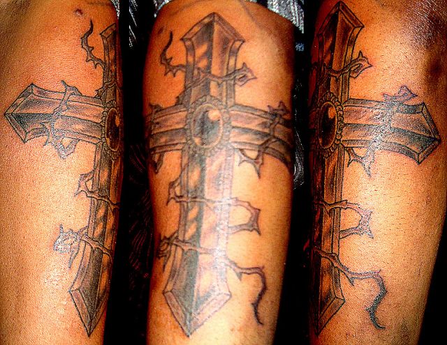 腕,クロス,ブラック＆グレイ,ブラック＆グレー,烏彫りタトゥー/刺青デザイン画像