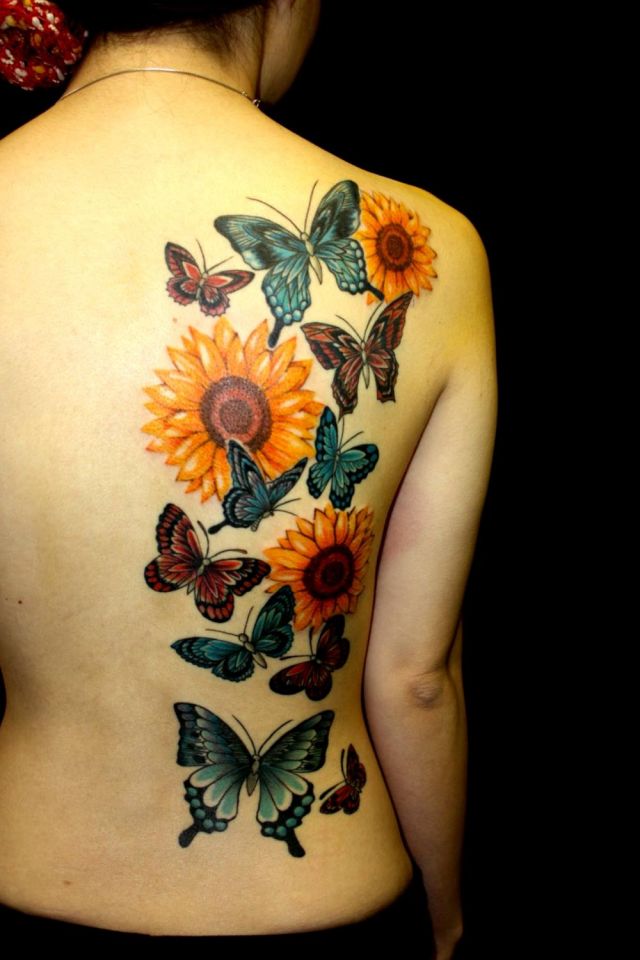 背中,女性,蝶,バタフライ,ひまわり,カラー,カラフルタトゥー/刺青デザイン画像