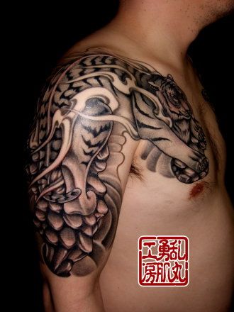 太鼓,五分袖,虎,ブラック＆グレー,動物タトゥー/刺青デザイン画像