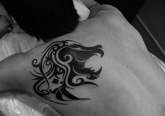 背中,梵字,トライバル,ライオン,トライバルタトゥー,ブラック＆グレイ,ブラック＆グレータトゥー/刺青デザイン画像