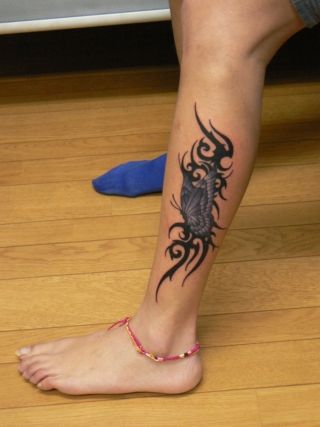女性,足,蝶,トライバルタトゥー/刺青デザイン画像