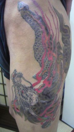 肩,麒麟タトゥー/刺青デザイン画像