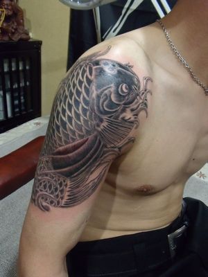 鯉,腕,ブラック＆グレータトゥー/刺青デザイン画像