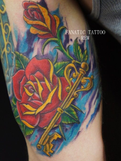 腕,薔薇,バラ,鍵,カラータトゥー/刺青デザイン画像