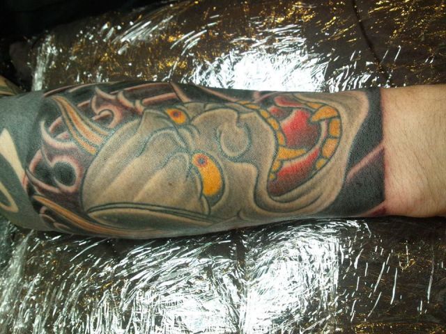 手首 男性 般若 カラーのタトゥーデザイン タトゥーナビ