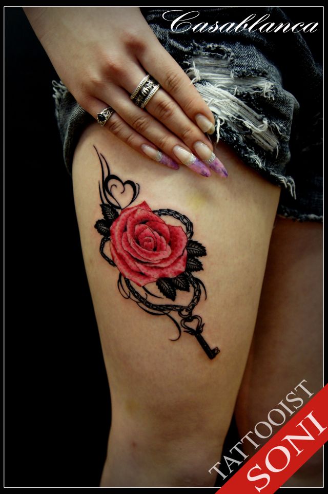 太もも,薔薇,カラータトゥー/刺青デザイン画像