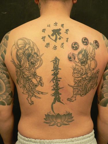 背中 抜き 雷神 風神 梵字 文字 蓮のタトゥーデザイン タトゥーナビ