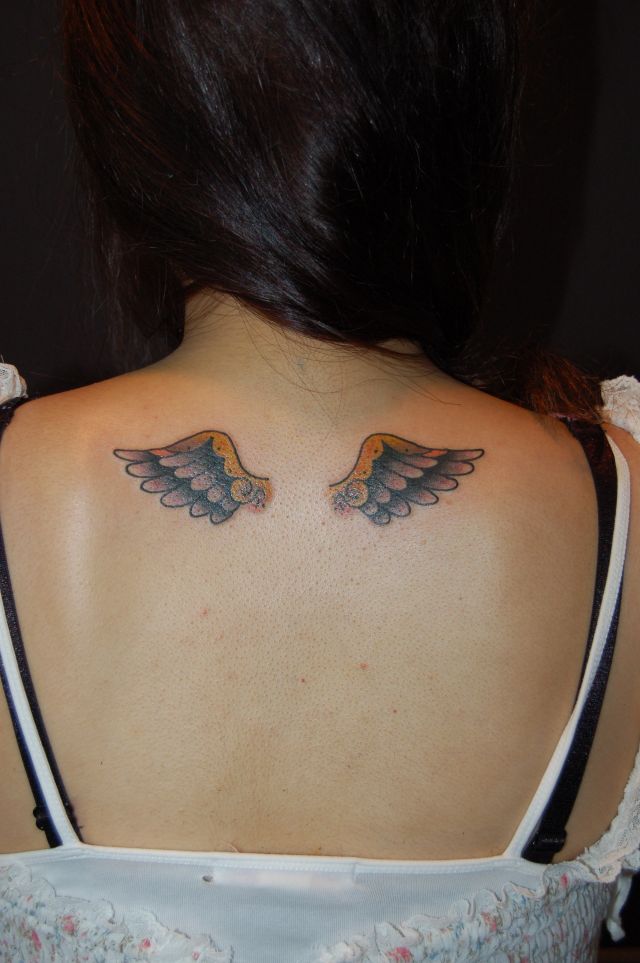 背中,女性,ワンポイント,羽,天使,カラータトゥー/刺青デザイン画像