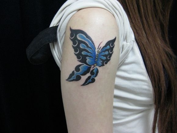 青,蝶,腕,女性タトゥー/刺青デザイン画像
