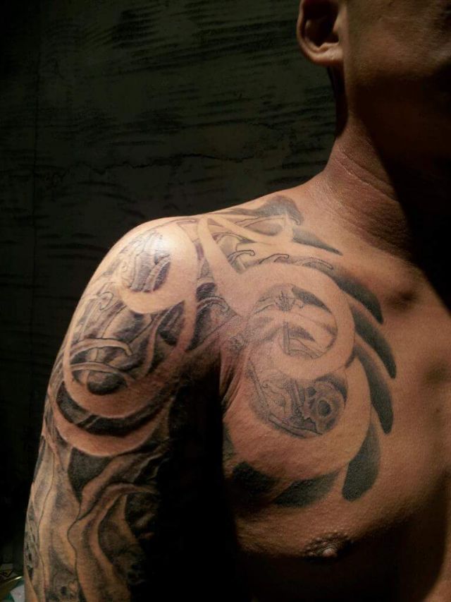 腕,肩,胸,男性,肩腕,骸骨,スカル,波,ブラック＆グレイタトゥー/刺青デザイン画像