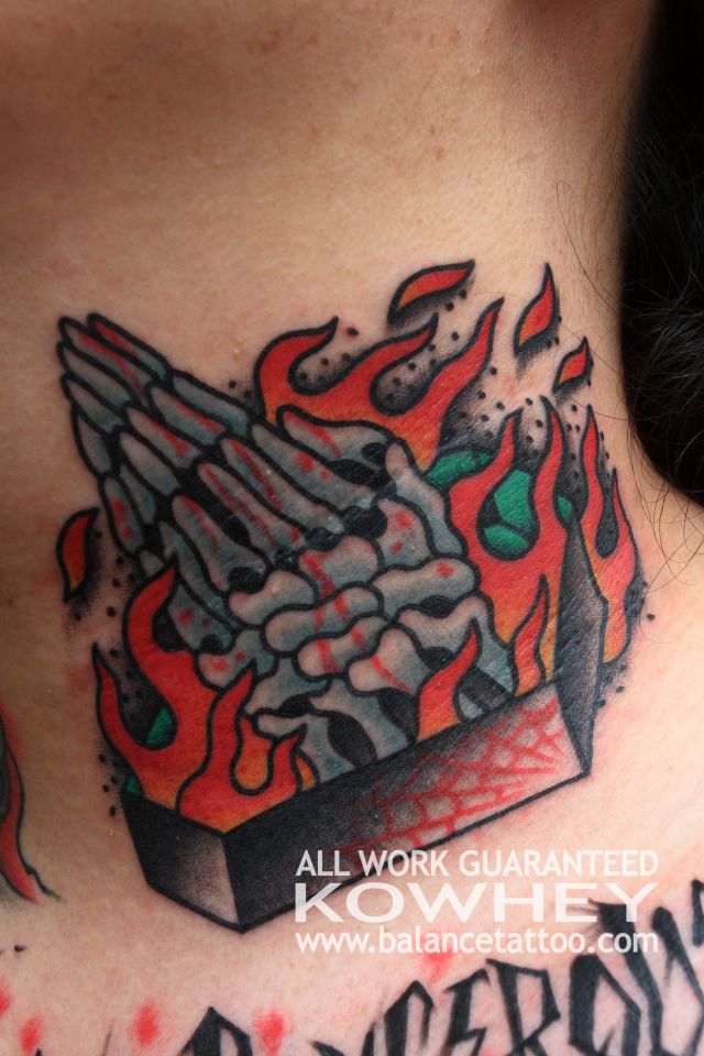 骨,拝み手,火,首タトゥー/刺青デザイン画像