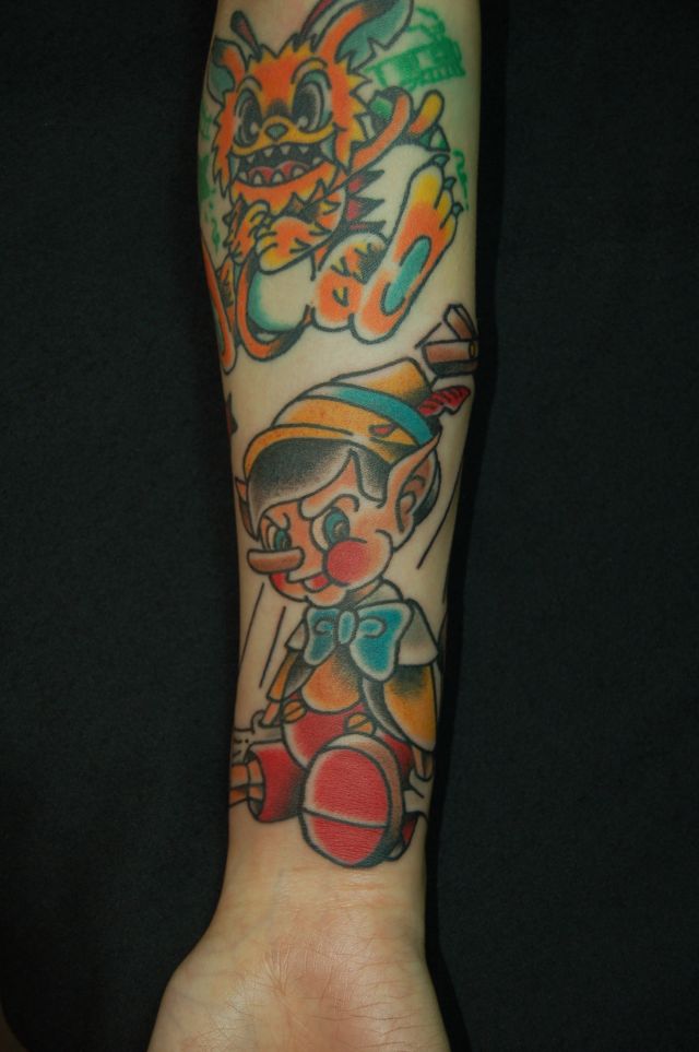 腕 手 手首 女性 男性 キャラクター 人物 カラー カラフルのタトゥーデザイン タトゥーナビ