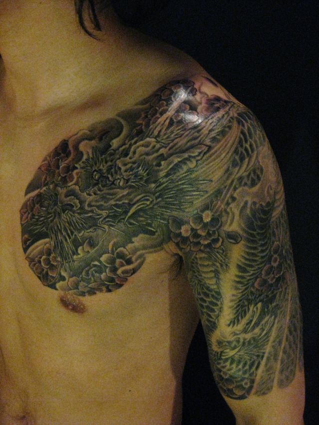 龍,腕,五分袖,ブラック＆グレー,太鼓タトゥー/刺青デザイン画像