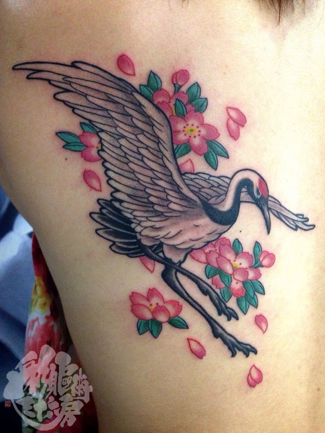 背中,肩,女性,鳥,鶴,カラー,カラフルタトゥー/刺青デザイン画像