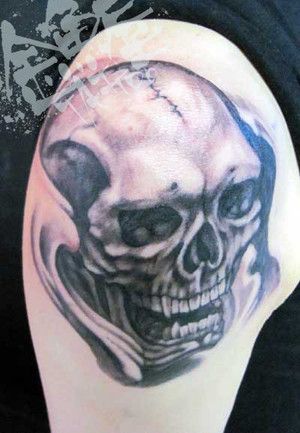 腕,肩腕,骸骨,スカル,ブラック＆グレイタトゥー/刺青デザイン画像