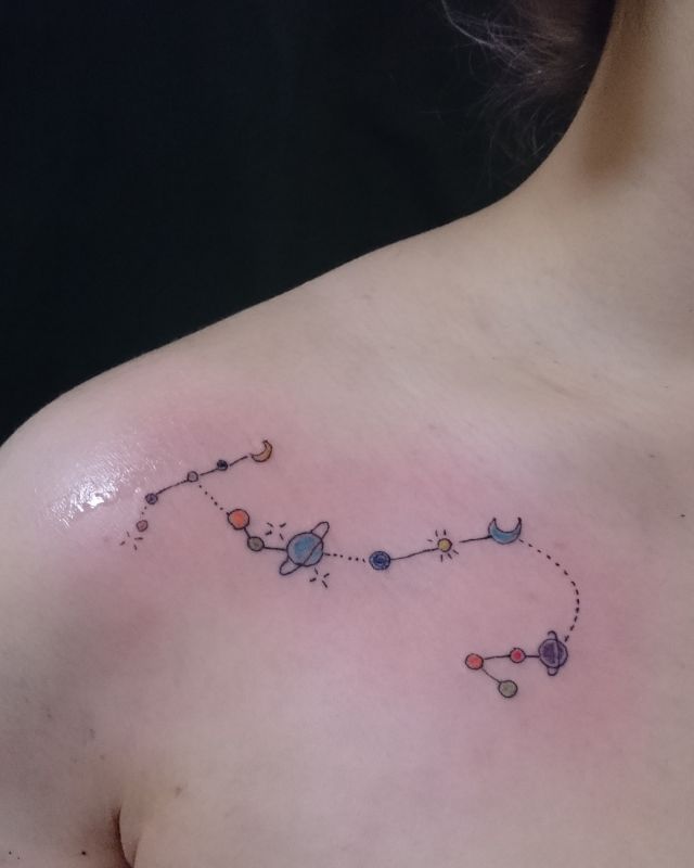 肩,胸,女性,鎖骨,肩腕,星,蠍,サソリ,カラータトゥー/刺青デザイン画像