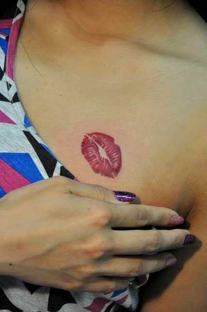 キスマーク,胸,女性タトゥー/刺青デザイン画像