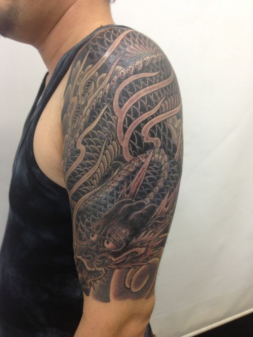 腕,龍,額,五分袖,ブラック＆グレイ,烏彫りタトゥー/刺青デザイン画像