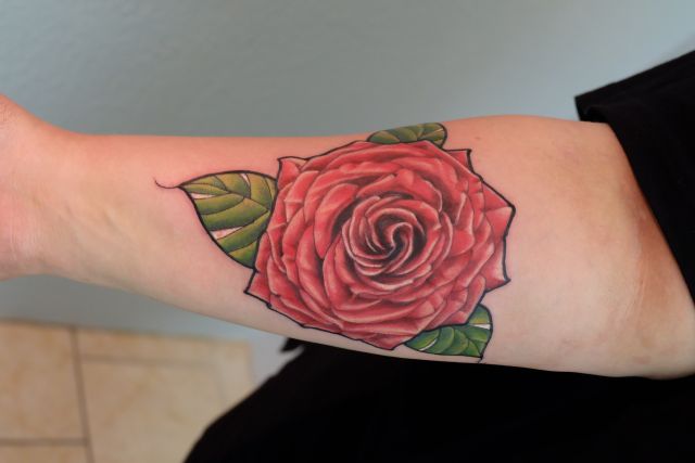 手,手首,女性,薔薇,花,バラ,カラー,カラフルタトゥー/刺青デザイン画像