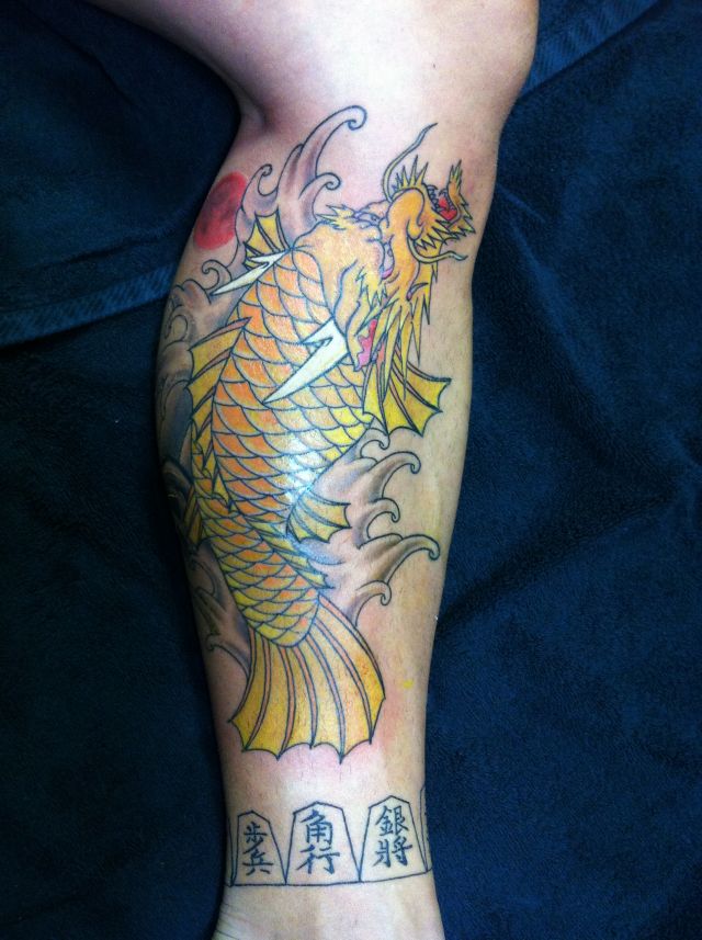 脛,龍魚,登竜門,カラータトゥー/刺青デザイン画像