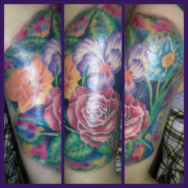 腕,フラワー,薔薇,花,バラ,カラー,カラフルタトゥー/刺青デザイン画像