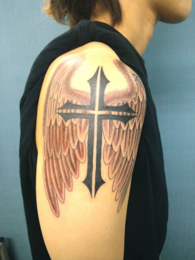 クロス,翼,肩,十字架タトゥー/刺青デザイン画像