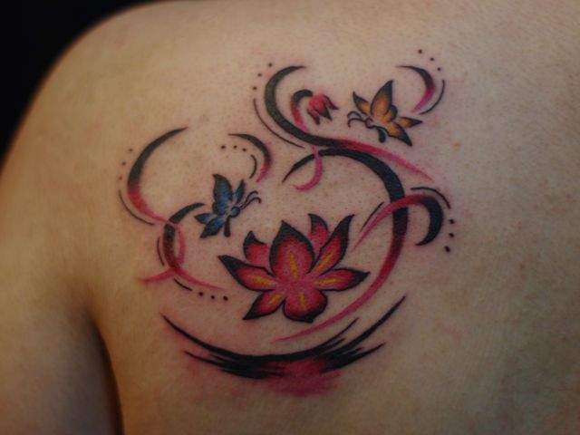 女性,肩,蓮,蝶,花,植物タトゥー/刺青デザイン画像