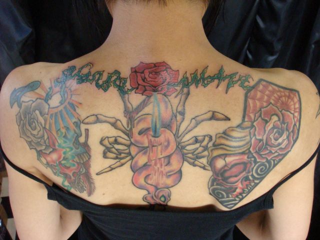 背中,女性,カラー,薔薇タトゥー/刺青デザイン画像