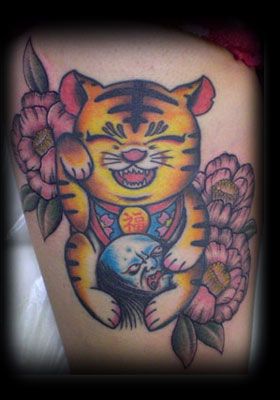 女性,足,虎,桜,動物タトゥー/刺青デザイン画像