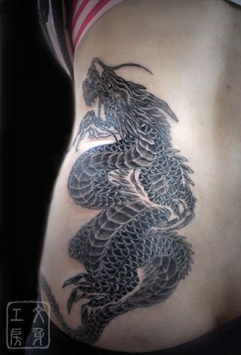 女性,龍,腰,ブラック＆グレータトゥー/刺青デザイン画像