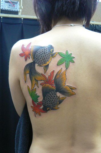 女性,背中,金魚,紅葉タトゥー/刺青デザイン画像