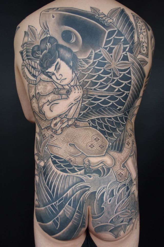 鯉,背中,抜き,ブラック＆グレータトゥー/刺青デザイン画像